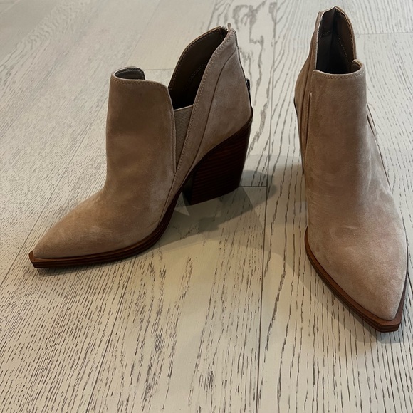 Vince Camuto booties size 7.5 - Picture 1 of 6
